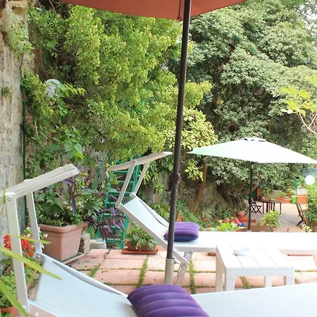 לינה וארוחת בוקר The Secret Garden Vietri
