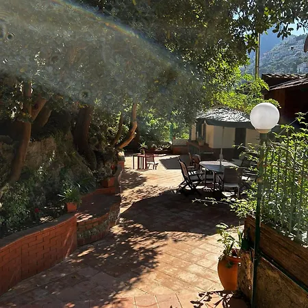 The Secret Garden לינה וארוחת בוקר